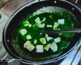 A picture of step 2 of Palak paneer.