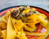 Foto del passaggio 3 della ricetta Pappardelle con skyrella e funghi champignon