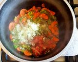 Foto del paso 2 de la receta: Guiso de invierno, con porotos de manteca y húngaras. 👨‍🍳