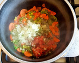 Foto del paso 2 de la receta: Guiso de invierno, con porotos de manteca y húngaras. 👨‍🍳