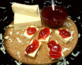 Foto del paso 1 de la receta: Queso cheddar con mermelada de fresa