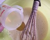Foto langkah ke 4 dari resep Bolu pisang kukus no mixer.