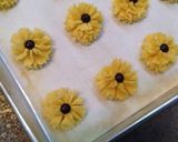 Foto langkah ke 4 dari resep Kue Semprit Vanilla Jadul.
