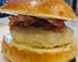 Foto del paso 12 de la receta: Hamburguesa de pollo al curry, cebolla caramelizada, queso-bacon