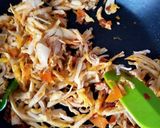 Foto langkah ke 3 dari resep Ayam Suwir Pedas.