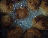 Foto del paso 5 de la receta: Bolitas de plátano rellenas de salchicha