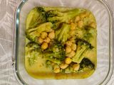 Brócoli al curry con garbanzos y leche de avena
