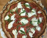 Une image de l'étape 5 de 🌿Tarte tomate basilic et pesto aux fanes de carottes.