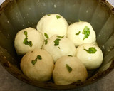 Foto del paso 6 de la receta: Bollitos de queso feta, tomate y albahaca