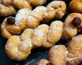 Foto langkah ke 10 dari resep Kkwabaegi (Korean Twisted Doughnut).