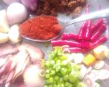 Foto langkah ke 2 dari resep 19. Rendang Ayam Kampung #rabubaru.