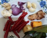 Foto langkah ke 2 dari resep Sayur labu siam kuah kuning.