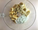 A picture of step 3 of Coffee & Banana Frozen Yoghurt.