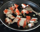 Foto del paso 1 de la receta: Palitos de cangrejo al ajo y perejil (surimi)