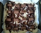 A picture of step 9 of Lindt cheesecake brownies.