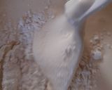 Foto langkah ke 4 dari resep Bolu Pisang Kismis Keju.