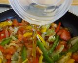 Foto del paso 4 de la receta: Merluza al horno al estilo Mari