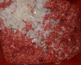 Foto del paso 1 de la receta: Tortitas de carne de res en caldillo enchilado a la Mario, s