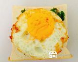 รูปขั้นตอนการทำที่ 6 ของ แซนวิชกะเพราไก่ใบกะเพรากรอบกับไข่ดาว