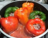 Foto del paso 6 de la receta: Ajíes rellenos de carne y arroz en salsa