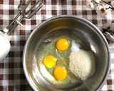 Foto langkah ke 1 dari resep Bolu Ketan Item Keju Lumer.