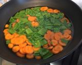 Une image de l'étape 4 de Pois gourmands et carottes aux échalotes et ciboulette.