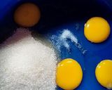 Foto langkah ke 4 dari resep Bolu kukus pisang.