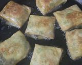 Foto langkah ke 4 dari resep Martabak Telur Isi Kare Daging dan Jamur Kancing.