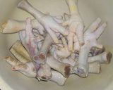 Foto langkah ke 1 dari resep Kaldu ceker ayam mpasi - hasil banyak & kental.