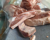 Foto del paso 1 de la receta: Tira de asado con papa y cebolla (al horno en bolsa)
