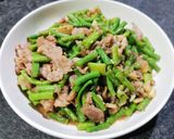 รูปขั้นตอนการทำที่ 3 ของ ผัดถั่วฝักยาวหมูหมัก