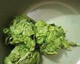 Foto langkah ke 1 dari resep Daun singkong masak santan.