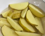 濃濃芝香味「芝士焗薯角」的食譜步驟1照片