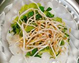 Hình bước làm 1 của món Bánh ướt chả lụa