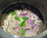 A picture of step 1 of Matar Ghughni.