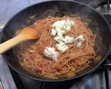 Une image de l'étape 12 de Linguines rouges au bouillon de moules, tomates, mascarpone et Gorgonzola.