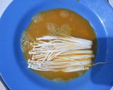 Foto langkah ke 3 dari resep Jamur Enoki Crispy.