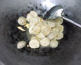 Foto langkah ke 2 dari resep Cah Kailan Toge Bakso.