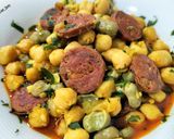 Foto del paso 7 de la receta: Garbanzos con habas y chorizo ahumado