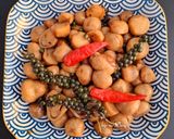 Hình bước làm 4 của món Nấm rơm kho tiêu xanh chay