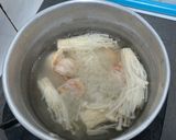 รูปขั้นตอนการทำที่ 3 ของ ข้าวต้มกุ้ง🍤 เห็ดเข็มทอง ไข่🥚เยิ้ม