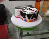 A picture of step 9 of Mickey Mouse chocolate cake.