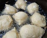 A picture of step 2 of Ikhekhe elinamafutha - Fatcake - Vetkoek.