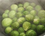 Foto del paso 1 de la receta: Ensalada de coles de Bruselas