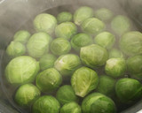Foto del paso 1 de la receta: Ensalada de coles de Bruselas