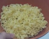 Hình bước làm 2 của món Mì xào tôm