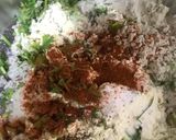 A picture of step 3 of Bajra Methi paratha.