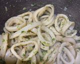 Foto del paso 3 de la receta: Calamares en mantequilla al ajillo