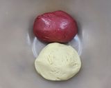 Foto del paso 5 de la receta: 🍬🎅🏻 Candy cane cookies 🍬 Galletitas de manteca navideñas bicolor 🎅🏻🍬