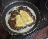 Foto del paso 3 de la receta: Merluza aromatizada de cítricos con ensalada y papas cocidas